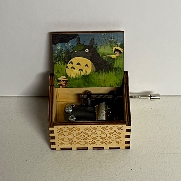 Totoro Mei Satsuki Hand Crank Wooden Music Box Anime Studio Ghibli Musical - Picture 1 of 11